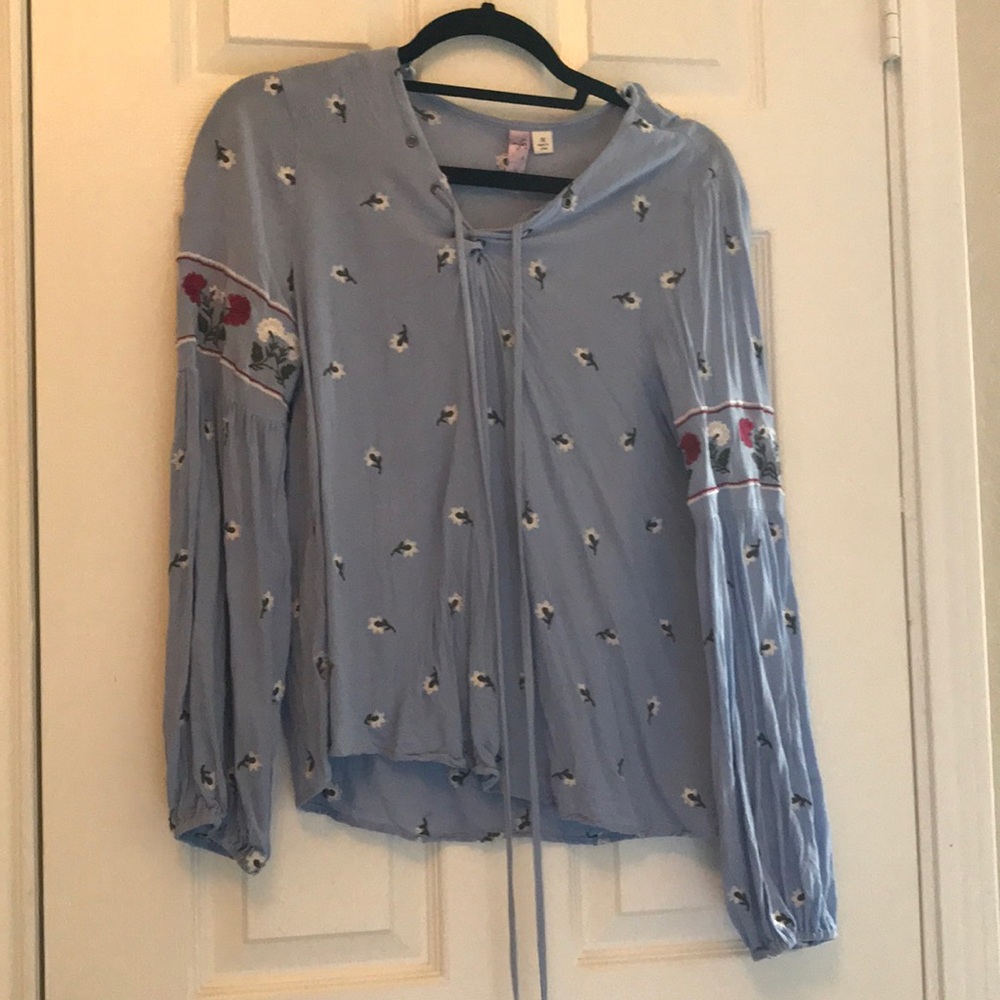 blue floral blouse